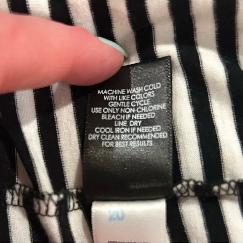 Torrid Striped Cold Shoulder Bodycon Dress Black and White Stripes Size 00/L - Picture 8 of 9